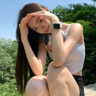 穿一只红鞋的男人